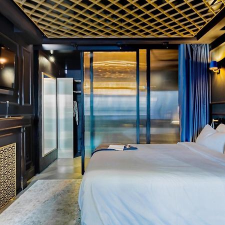 Suite Shibari By Justine Apartments Sobria Elegante Y Pecaminosa Apartamento Turistico En Madrid Rio Exterior photo